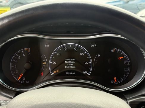 Used 2022 Jeep Grand Cherokee Laredo X AWD/4WD image 13