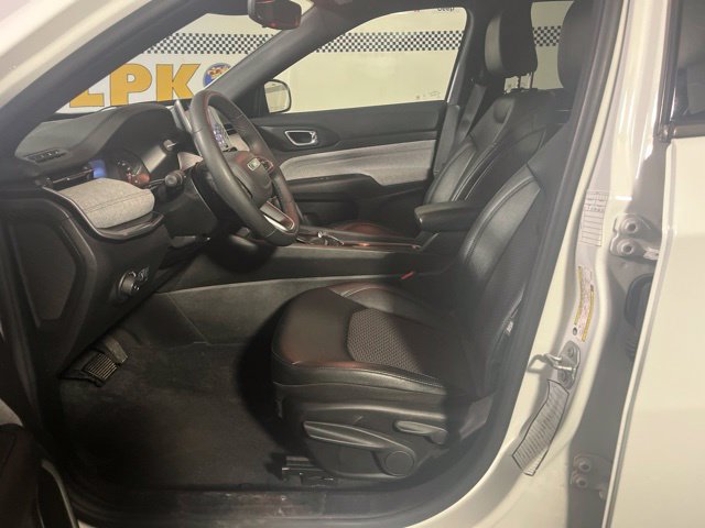 Used 2025 Jeep Compass Latitude AWD/4WD image 10