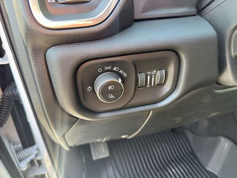 New 2026 RAM 3500 Laramie AWD/4WD image 21