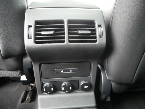 Used 2018 Jaguar F-PACE Premium image 18