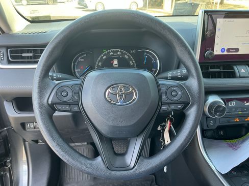 Certified 2025 Toyota RAV4 LE AWD/4WD image 9