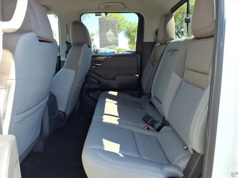 Used 2022 Nissan Frontier SV w/ Technology Package image 17