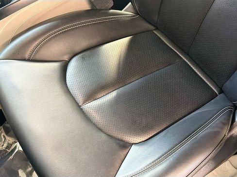 Used 2023 Chrysler Pacifica Touring-L image 18