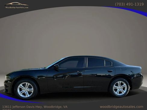 Used 2020 Dodge Charger SXT w/ Leather Interior Group RWD image 3