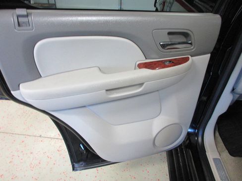 Used 2013 Chevrolet Tahoe LTZ AWD/4WD image 30