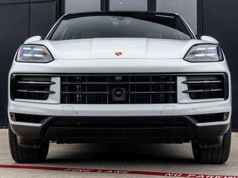 Certified 2026 Porsche Cayenne Coupe AWD/4WD image 8