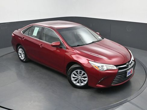 Used 2017 Toyota Camry LE image 26