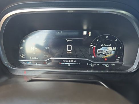 Used 2022 GMC Yukon SLT w/ SLT Premium Package image 19