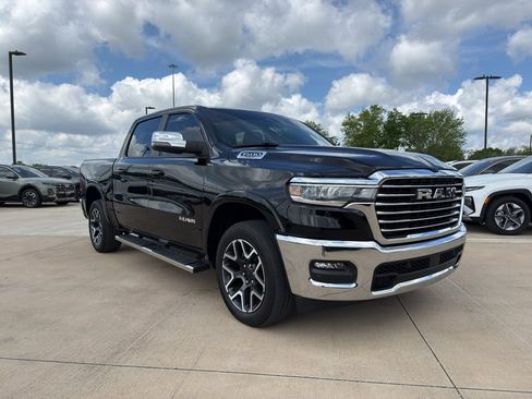 Used 2025 RAM 1500 Laramie AWD/4WD image 3
