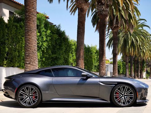 Used 2024 Aston Martin DB12 Coupe RWD image 18