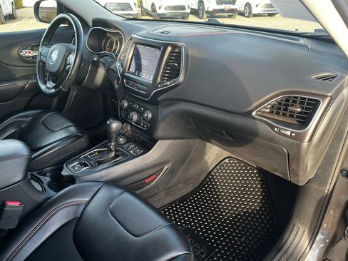 Used 2020 Jeep Cherokee Trailhawk w/ Cold Weather Group image 28