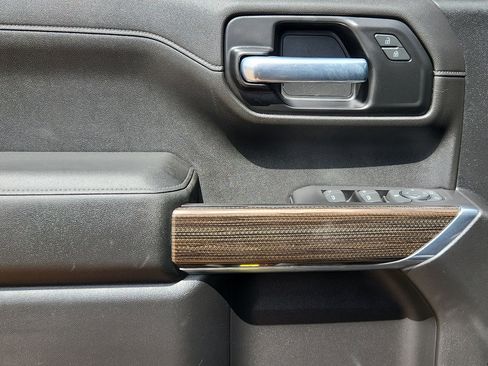 Used 2020 Chevrolet Silverado 1500 LT Trail Boss image 6