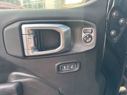 Used 2025 Jeep Wrangler Unlimited Rubicon image 21