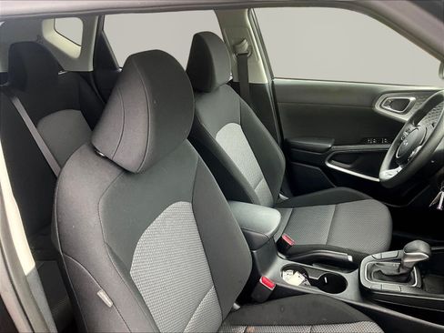 Used 2023 Kia Soul LX w/ LX Technology Package FWD image 28