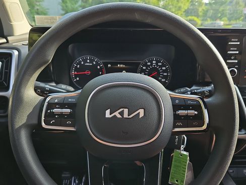Used 2023 Kia Sorento LX FWD image 18