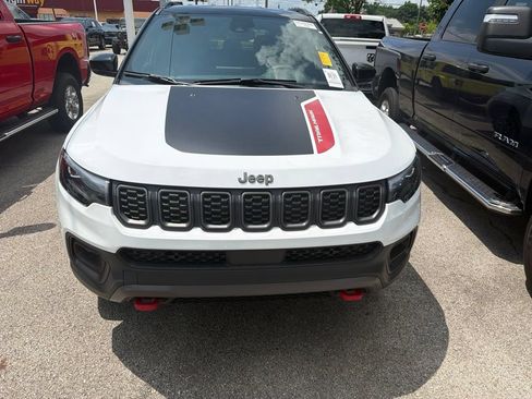 Used 2025 Jeep Compass Trailhawk w/ Trailhawk Elite Group AWD/4WD image 8