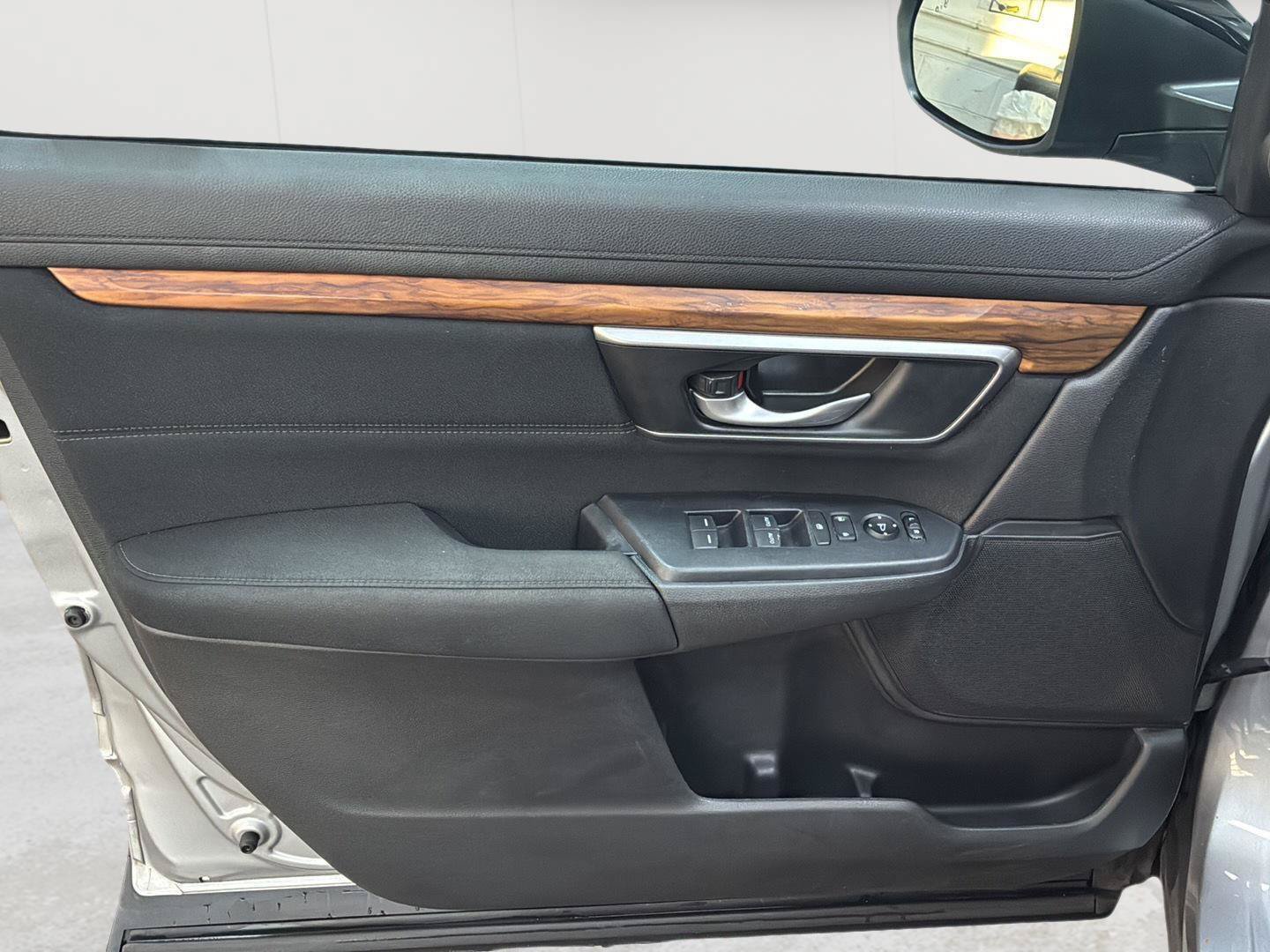 Used 2018 Honda CR-V EX image 4