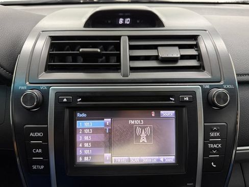 Used 2014 Toyota Camry SE FWD image 17