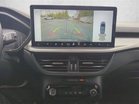 Used 2024 Ford Escape SE image 16