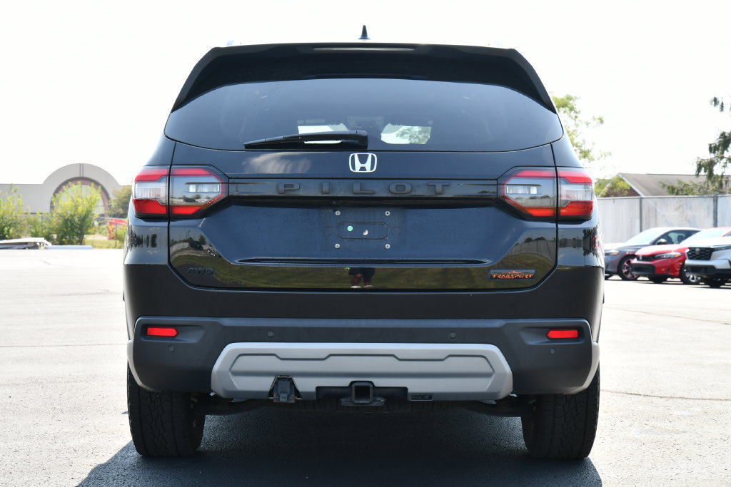 Used 2025 Honda Pilot TrailSport image 6
