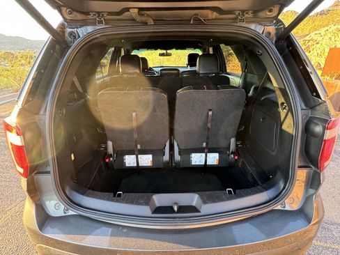 Used 2017 Ford Explorer XLT w/ Equipment Group 202A image 13