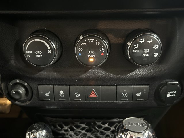 Used 2014 Jeep Wrangler Unlimited Sahara w/ Mopar Chrome Edition Group AWD/4WD image 21