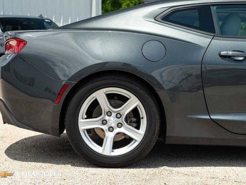 Used 2018 Chevrolet Camaro LT RWD image 5