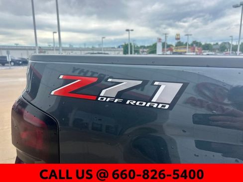 Used 2018 Chevrolet Silverado 1500 LT w/ All Star Edition AWD/4WD image 9