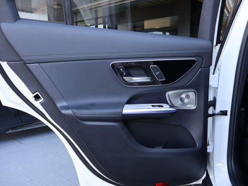 Used 2025 Mercedes-Benz GLC 300 image 16
