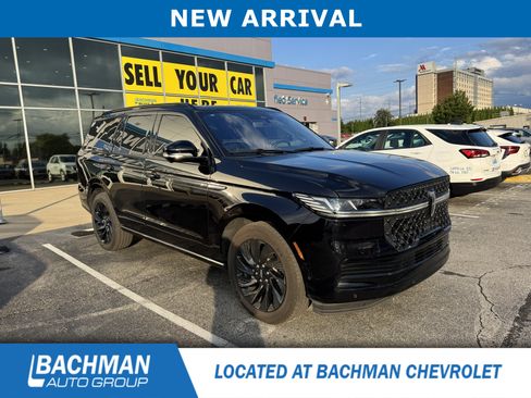 Used 2025 Lincoln Navigator Reserve w/ Jet Appearance Package AWD/4WD image 1