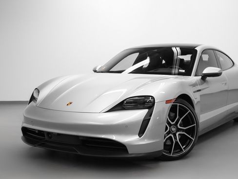 Used 2023 Porsche Taycan image 7