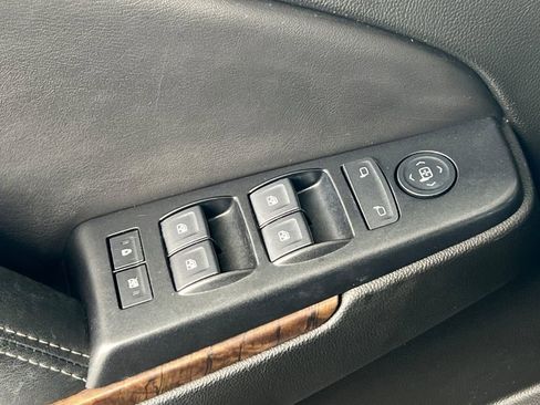 Used 2019 Chevrolet Tahoe LS w/ Enhanced Driver Alert Package AWD/4WD image 18
