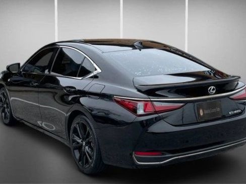 Used 2023 Lexus ES 300h F Sport image 6