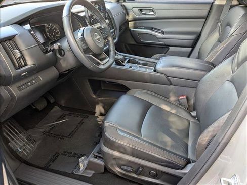 Certified 2022 Nissan Pathfinder SL w/ SL Premium Package FWD image 16