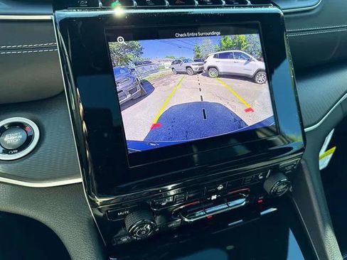 Certified 2024 Jeep Grand Cherokee Altitude image 10