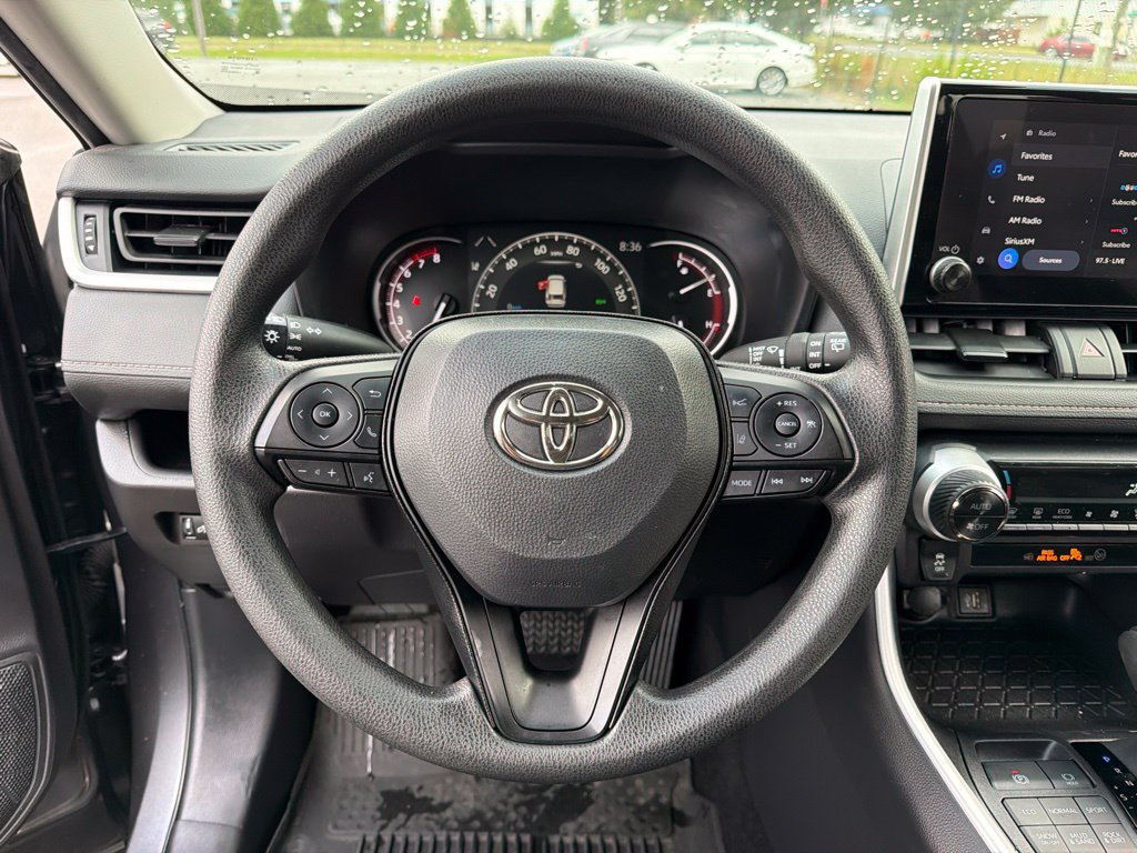 Used 2025 Toyota RAV4 XLE AWD/4WD image 15