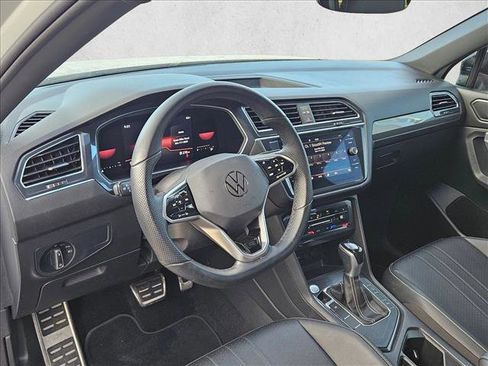 Used 2023 Volkswagen Tiguan SE R-Line image 10
