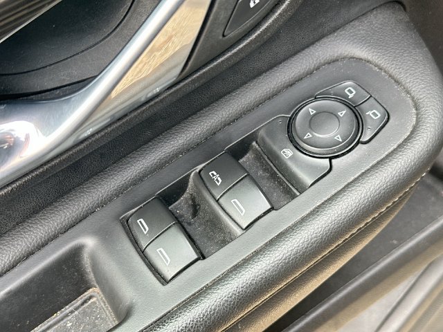 Used 2024 GMC Terrain SLE FWD image 28