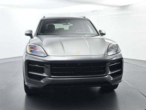 Certified 2025 Porsche Cayenne AWD/4WD image 18