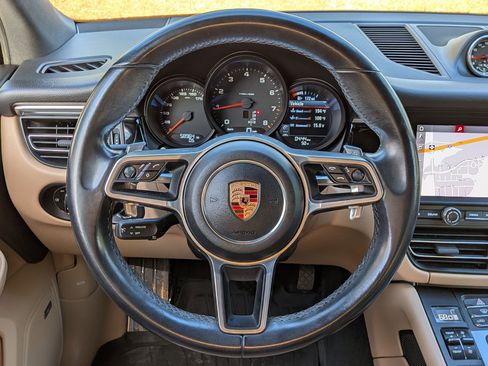 Used 2020 Porsche Macan image 15