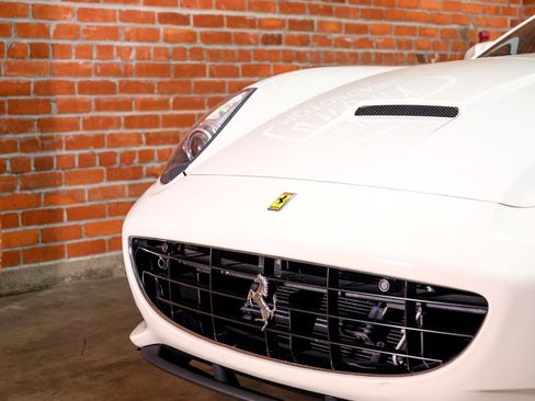 Used 2014 Ferrari California image 6
