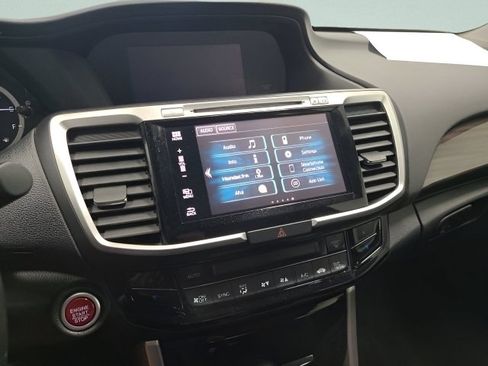 Used 2017 Honda Accord EX image 29