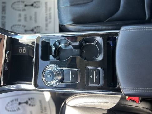 Used 2020 Ford Edge Titanium AWD/4WD image 14