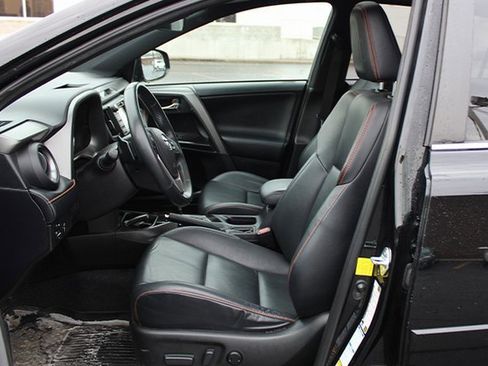 Used 2016 Toyota RAV4 SE image 13