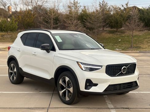 New 2026 Volvo XC40 B5 Plus w/ Protection Package Premier image 4