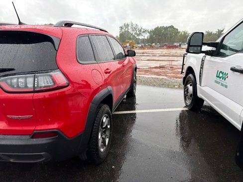 Used 2019 Jeep Cherokee Trailhawk AWD/4WD image 3