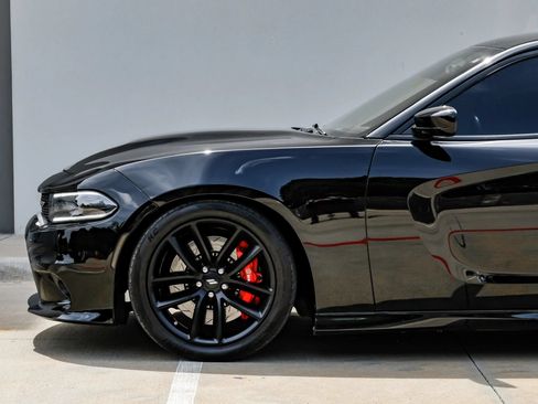 Used 2018 Dodge Charger SRT RWD image 15