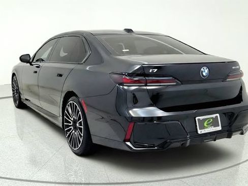 Used 2025 BMW i7 xDrive60 w/ Executive Package RWD image 7