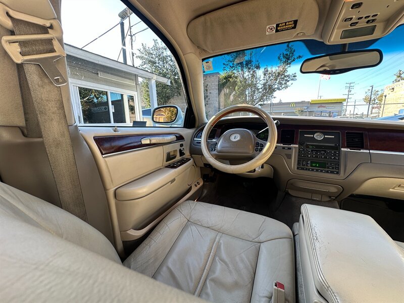 Used 2004 Lincoln Town Car Ultimate RWD image 15