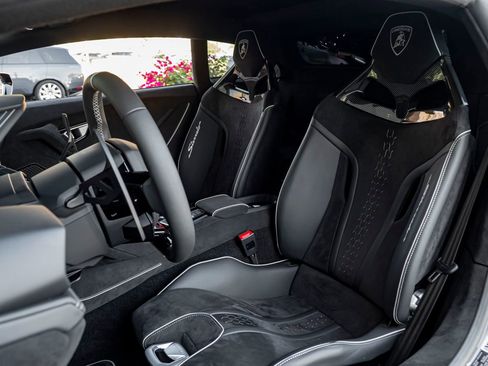 Used 2024 Lamborghini Huracan Sterrato AWD/4WD image 15